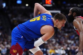 爱游戏-洛杉矶快船训练开放日，今晚队长鼓劲引欢呼，欧联在即，训练强度明显提升的简单介绍-爱游戏